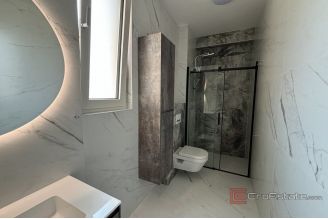 020 2035 172 Trogir Luxury villa with a sea view sale