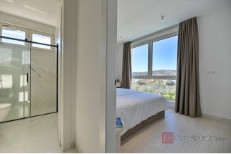 020 2035 172 Trogir Luxury villa with a sea view sale