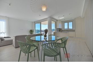 020 2035 172 Trogir Luxury villa with a sea view sale