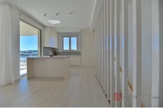 020 2035 172 Trogir Luxury villa with a sea view sale