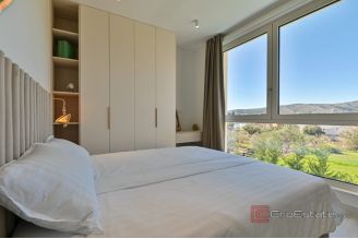 020 2035 172 Trogir Luxury villa with a sea view sale