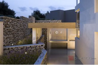 009 5314 30 Ciovo Roh bau villa with three residential buildings for sale