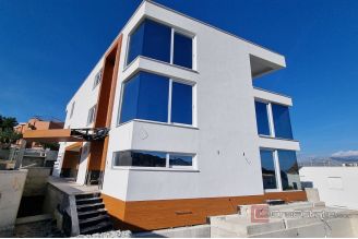 009 5314 30 Ciovo Roh bau villa with three residential buildings for sale