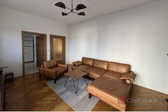 017 2035 174 Ciovo Comfortable three bedroom apartment for sale