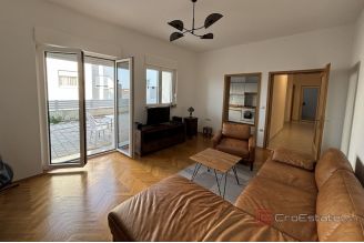 017 2035 174 Ciovo Comfortable three bedroom apartment for sale