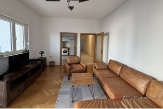 017 2035 174 Ciovo Comfortable three bedroom apartment for sale