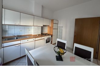 017 2035 174 Ciovo Comfortable three bedroom apartment for sale