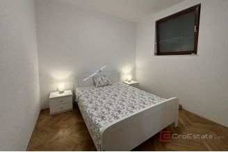 017 2035 174 Ciovo Comfortable three bedroom apartment for sale