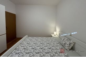 017 2035 174 Ciovo Comfortable three bedroom apartment for sale