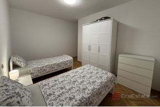 017 2035 174 Ciovo Comfortable three bedroom apartment for sale