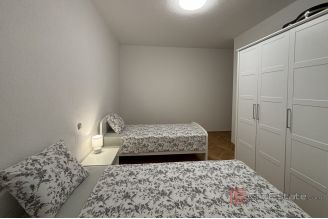 017 2035 174 Ciovo Comfortable three bedroom apartment for sale