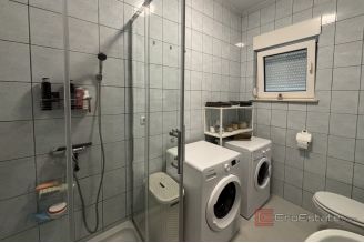 017 2035 174 Ciovo Comfortable three bedroom apartment for sale