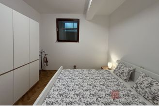 017 2035 174 Ciovo Comfortable three bedroom apartment for sale