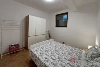 017 2035 174 Ciovo Comfortable three bedroom apartment for sale