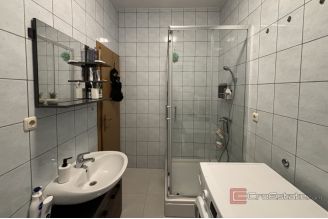 017 2035 174 Ciovo Comfortable three bedroom apartment for sale