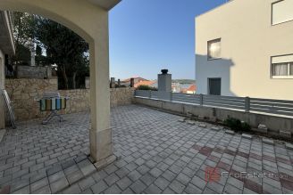 017 2035 174 Ciovo Comfortable three bedroom apartment for sale