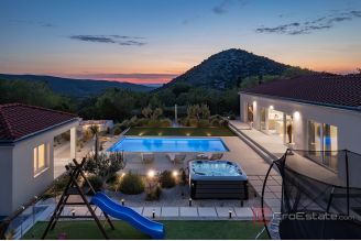 020 2049 06 Zadar Luxury villa in an idyllic location for sale