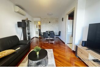 016 2030 80 Split Znjan Spacious three bedroom apartment for rent
