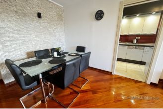 016 2030 80 Split Znjan Spacious three bedroom apartment for rent