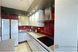 016 2030 80 Split Znjan Spacious three bedroom apartment for rent