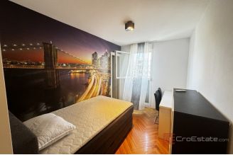 016 2030 80 Split Znjan Spacious three bedroom apartment for rent
