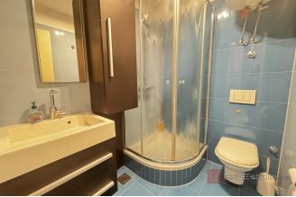 016 2030 80 Split Znjan Spacious three bedroom apartment for rent