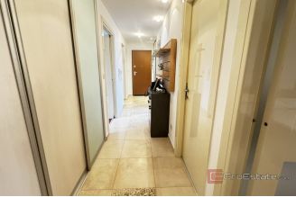 016 2030 80 Split Znjan Spacious three bedroom apartment for rent