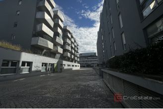 016 2030 80 Split Znjan Spacious three bedroom apartment for rent