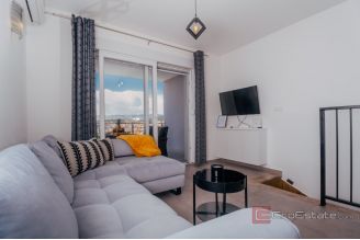 016 2031 136 Ciovo Modern apartment with a sea view for sale