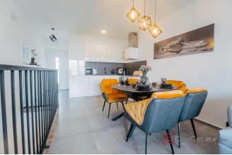 016 2031 136 Ciovo Modern apartment with a sea view for sale
