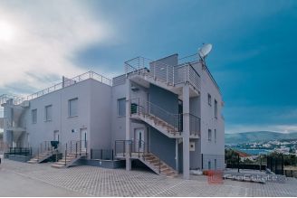 016 2031 136 Ciovo Modern apartment with a sea view for sale