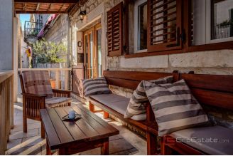 020 2049 07 Island of Hvar Stone house near the sea for sale