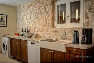 020 2049 07 Island of Hvar Stone house near the sea for sale