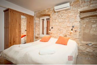 020 2049 07 Island of Hvar Stone house near the sea for sale