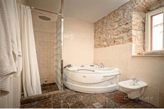 020 2049 07 Island of Hvar Stone house near the sea for sale