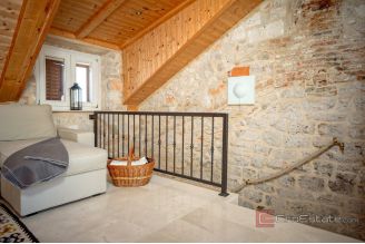 020 2049 07 Island of Hvar Stone house near the sea for sale