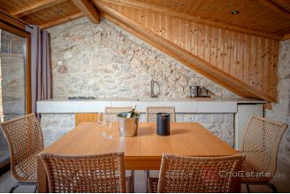 020 2049 07 Island of Hvar Stone house near the sea for sale