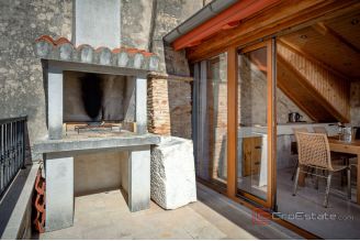 020 2049 07 Island of Hvar Stone house near the sea for sale