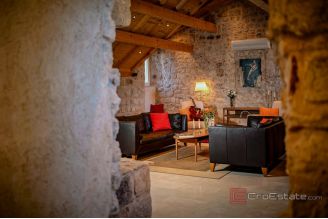 020 2049 07 Island of Hvar Stone house near the sea for sale