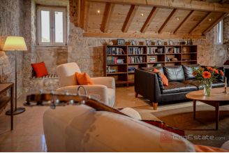 020 2049 07 Island of Hvar Stone house near the sea for sale