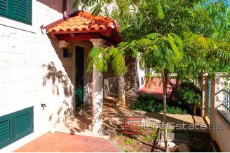 10 4301 30 Brac house for sale sea view