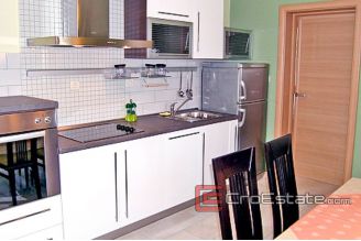 10 4301 30 Brac house for sale sea view