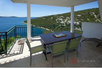 018 2031 138 Marina Apartment house with an open sea view for sale