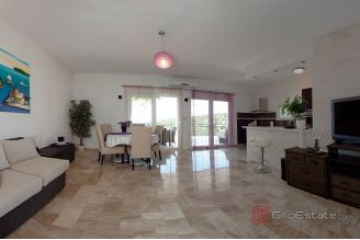 018 2031 138 Marina Apartment house with an open sea view for sale