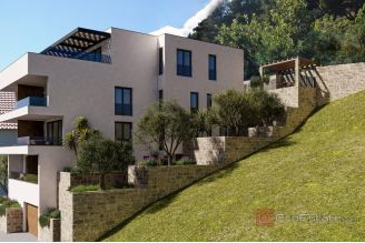 005 2046 29 Split area penthouse in great location for sale