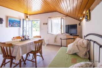 020 2031 139 Ciovo House in the second row to the sea for sale