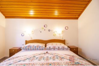 020 2031 139 Ciovo House in the second row to the sea for sale