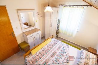 020 2031 139 Ciovo House in the second row to the sea for sale
