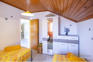 020 2031 139 Ciovo House in the second row to the sea for sale