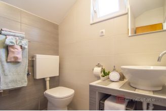 020 2031 139 Ciovo House in the second row to the sea for sale